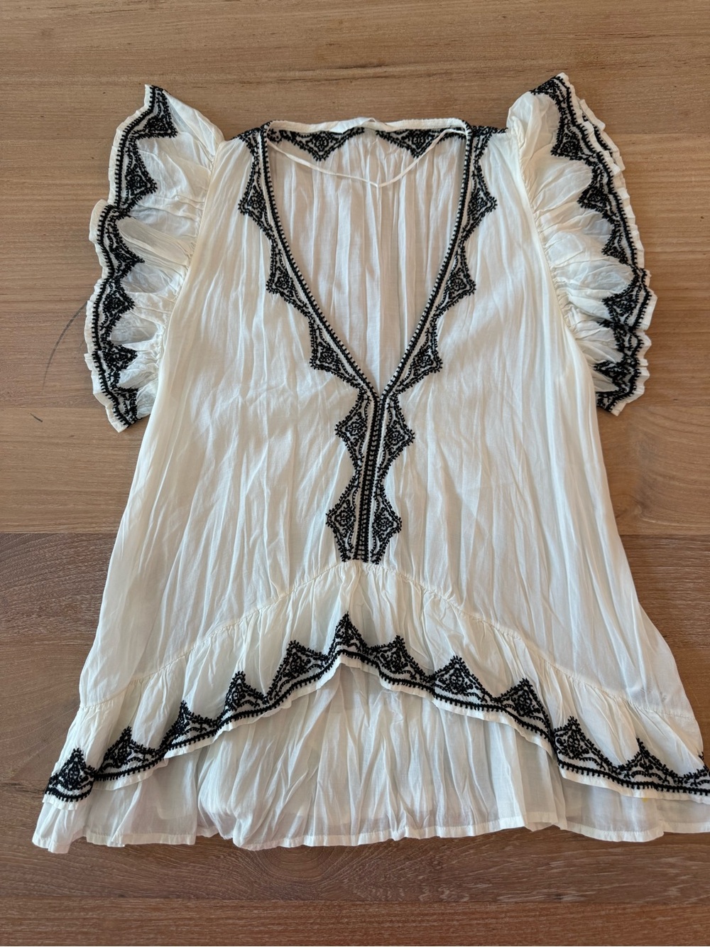 Zara White Embroidered V-Neck Flutter Sleeve Top